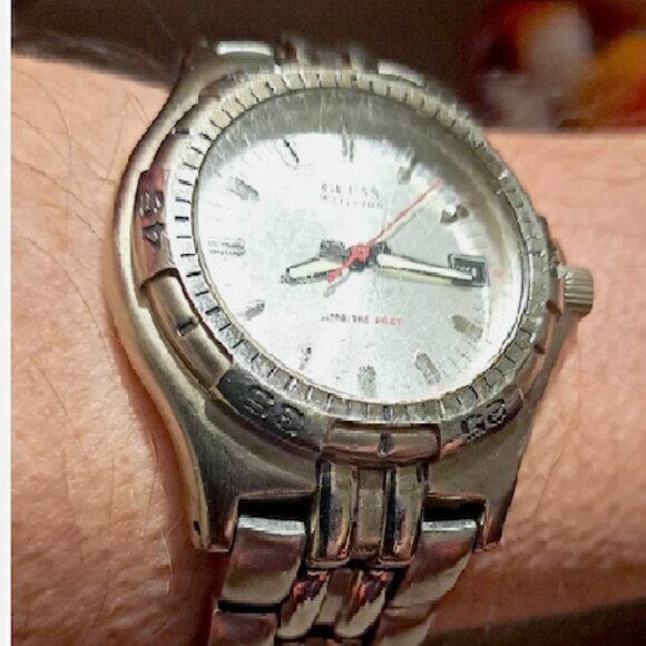 Men's GUESS Waterpro Silver Tone Classic Steel Bracelet Watch, Date, 39mm Quartz - Picture 2 of 10